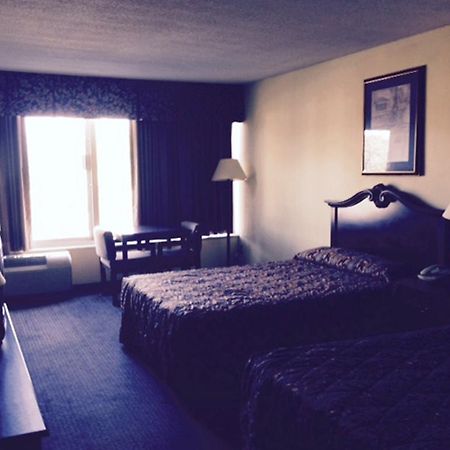 Wynnwood Plaza Hotel Newport News Exterior foto