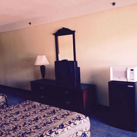 Wynnwood Plaza Hotel Newport News Exterior foto