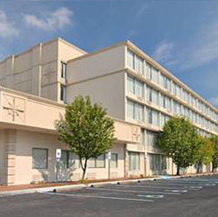 Wynnwood Plaza Hotel Newport News Exterior foto