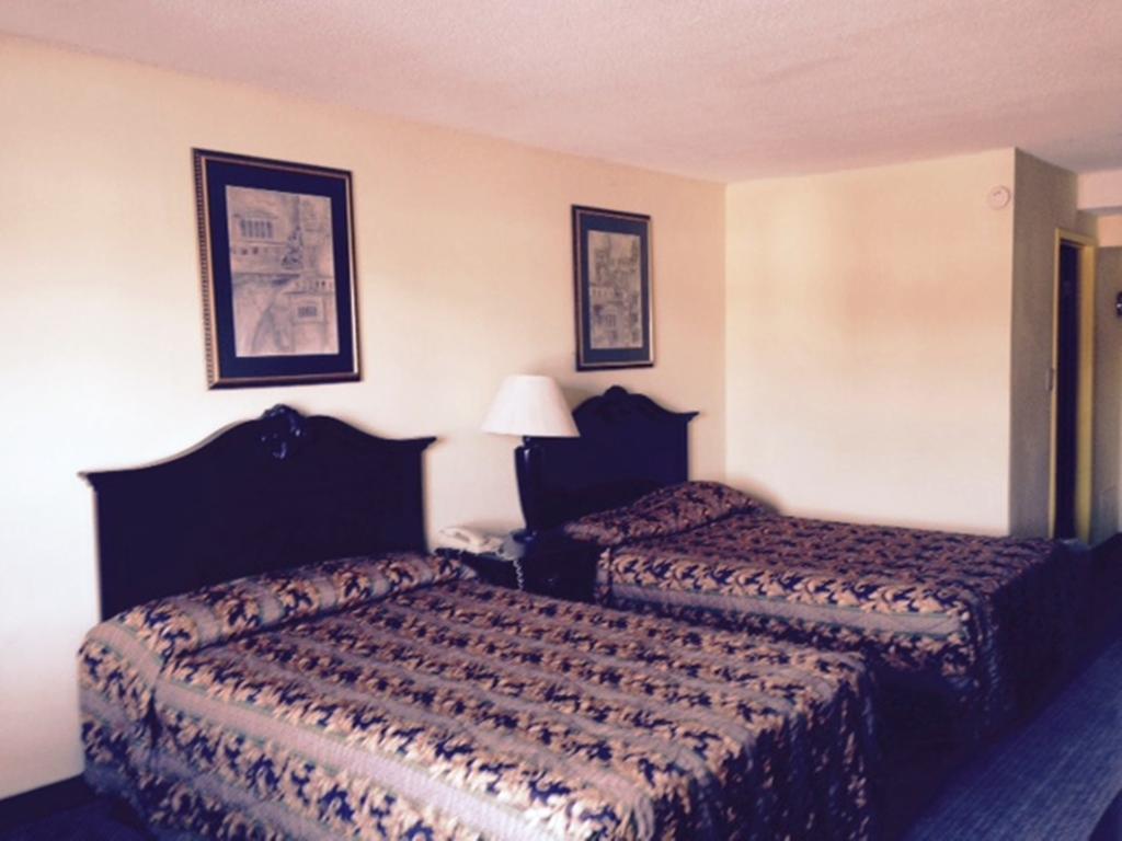 Wynnwood Plaza Hotel Newport News Exterior foto